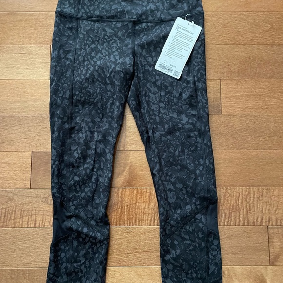 BNWT Pace Rival HR Crop 22” Full On Luxtreme leggings - Picture 3 of 5